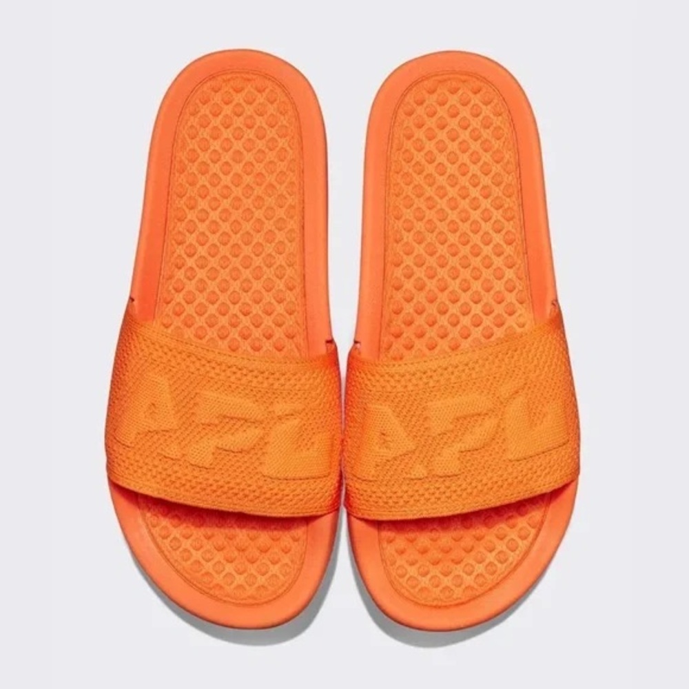 705.712.715. NEW SIZE 10-11 APL Orange Slide Sandals